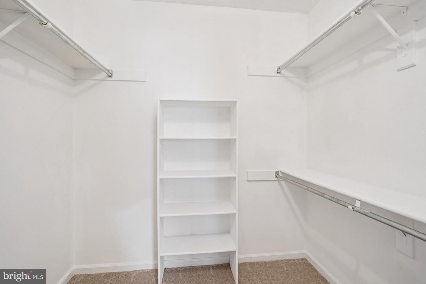 2203 HUNTERS RUN DR, RESTON, Virginia 20191, 2 Bedrooms Bedrooms, ,2 BathroomsBathrooms,Residential,For sale,2203 HUNTERS RUN DR,VAFX2275078 MLS # VAFX2275078