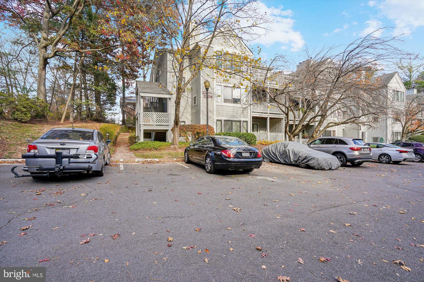 2203 HUNTERS RUN DR, RESTON, Virginia 20191, 2 Bedrooms Bedrooms, ,2 BathroomsBathrooms,Residential,For sale,2203 HUNTERS RUN DR,VAFX2275078 MLS # VAFX2275078