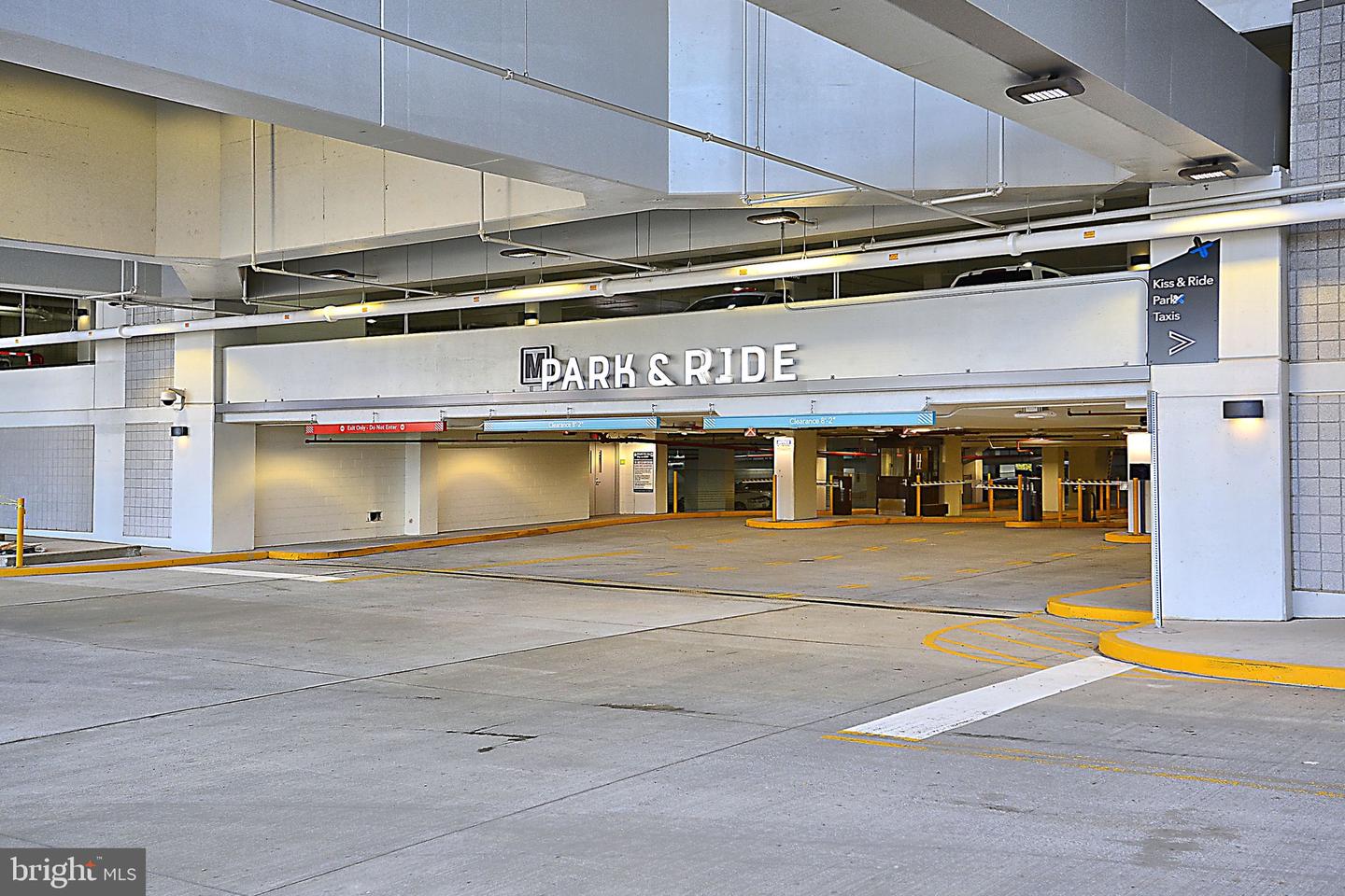 2203 HUNTERS RUN DR, RESTON, Virginia 20191, 2 Bedrooms Bedrooms, ,2 BathroomsBathrooms,Residential,For sale,2203 HUNTERS RUN DR,VAFX2275078 MLS # VAFX2275078