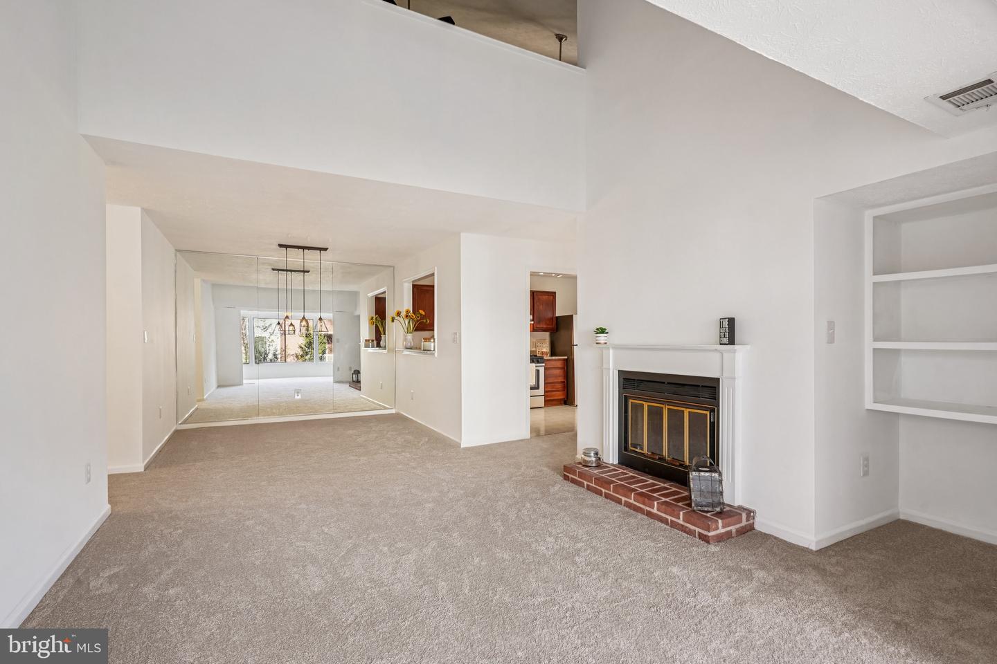 2203 HUNTERS RUN DR, RESTON, Virginia 20191, 2 Bedrooms Bedrooms, ,2 BathroomsBathrooms,Residential,For sale,2203 HUNTERS RUN DR,VAFX2275078 MLS # VAFX2275078