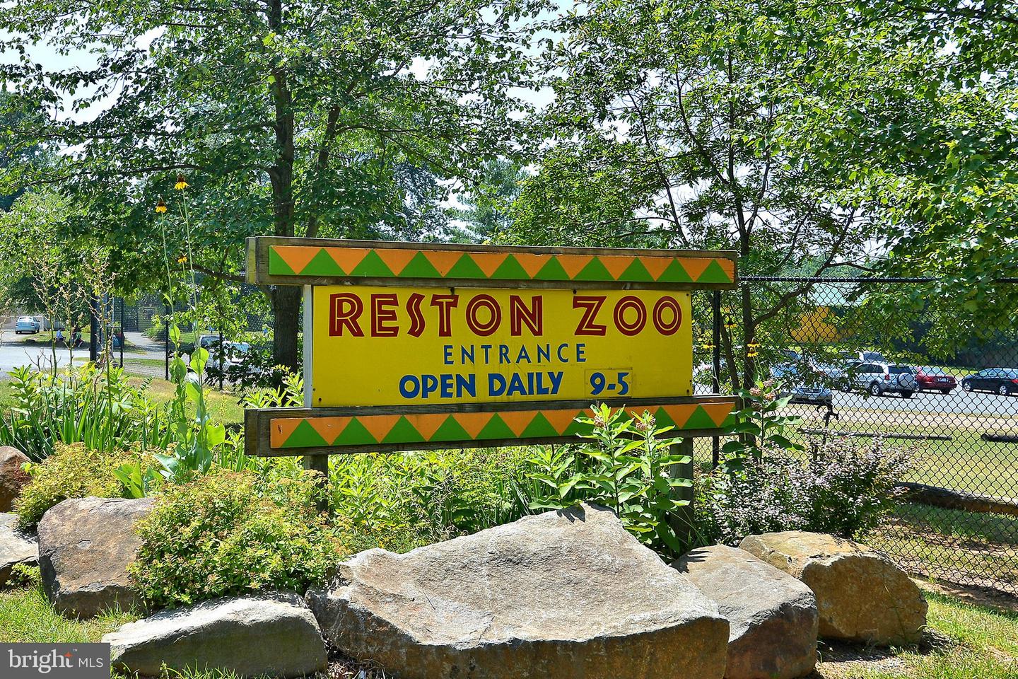 2203 HUNTERS RUN DR, RESTON, Virginia 20191, 2 Bedrooms Bedrooms, ,2 BathroomsBathrooms,Residential,For sale,2203 HUNTERS RUN DR,VAFX2275078 MLS # VAFX2275078