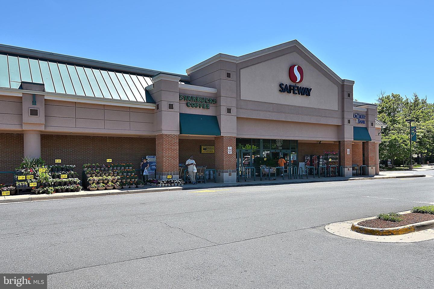 2203 HUNTERS RUN DR, RESTON, Virginia 20191, 2 Bedrooms Bedrooms, ,2 BathroomsBathrooms,Residential,For sale,2203 HUNTERS RUN DR,VAFX2275078 MLS # VAFX2275078