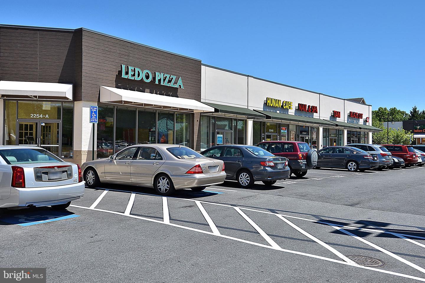 2203 HUNTERS RUN DR, RESTON, Virginia 20191, 2 Bedrooms Bedrooms, ,2 BathroomsBathrooms,Residential,For sale,2203 HUNTERS RUN DR,VAFX2275078 MLS # VAFX2275078