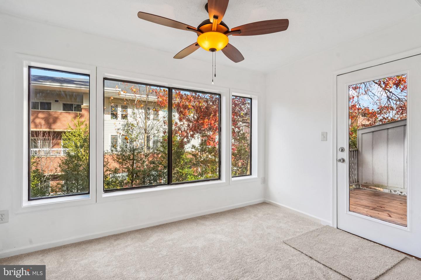 2203 HUNTERS RUN DR, RESTON, Virginia 20191, 2 Bedrooms Bedrooms, ,2 BathroomsBathrooms,Residential,For sale,2203 HUNTERS RUN DR,VAFX2275078 MLS # VAFX2275078