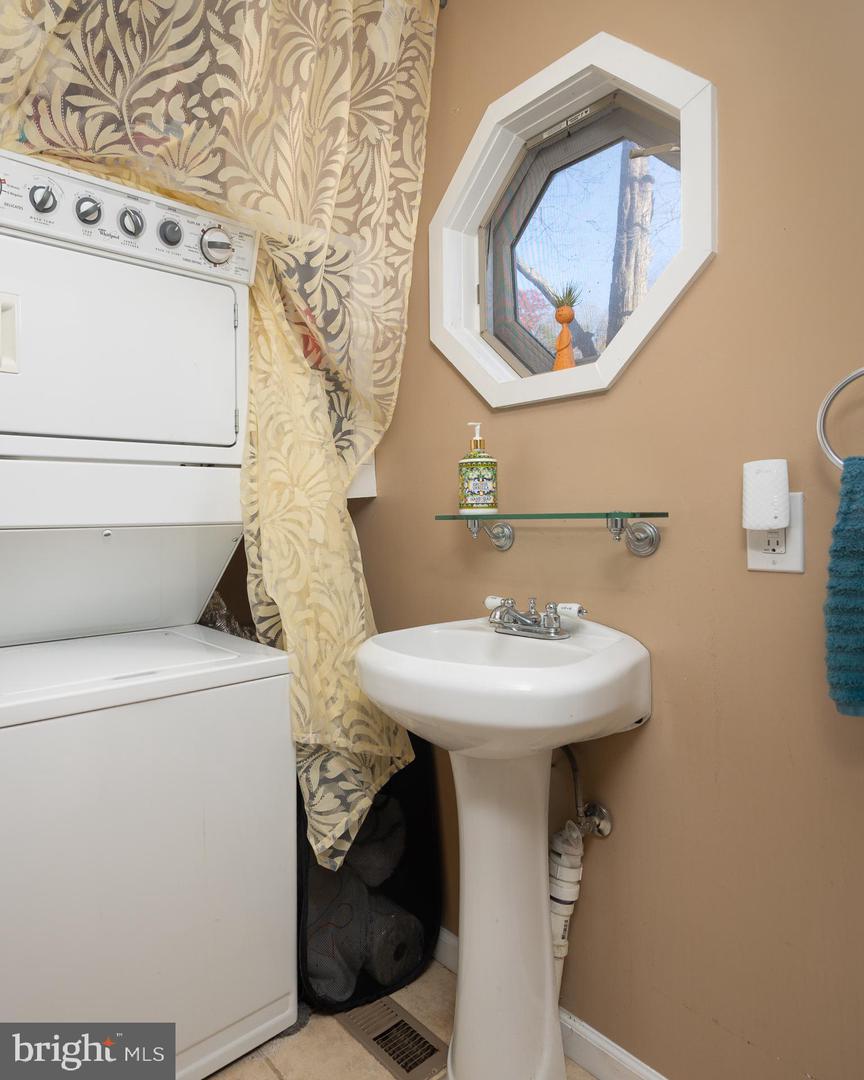 11999 MANNING RD, MANASSAS, Virginia 20112, 2 Bedrooms Bedrooms, ,2 BathroomsBathrooms,Residential,For sale,11999 MANNING RD,VAPW2106508 MLS # VAPW2106508