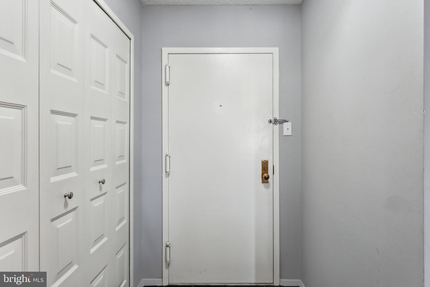 1800 OLD MEADOW RD #1204, MCLEAN, Virginia 22102, 2 Bedrooms Bedrooms, ,2 BathroomsBathrooms,Residential,For sale,1800 OLD MEADOW RD #1204,VAFX2276100 MLS # VAFX2276100