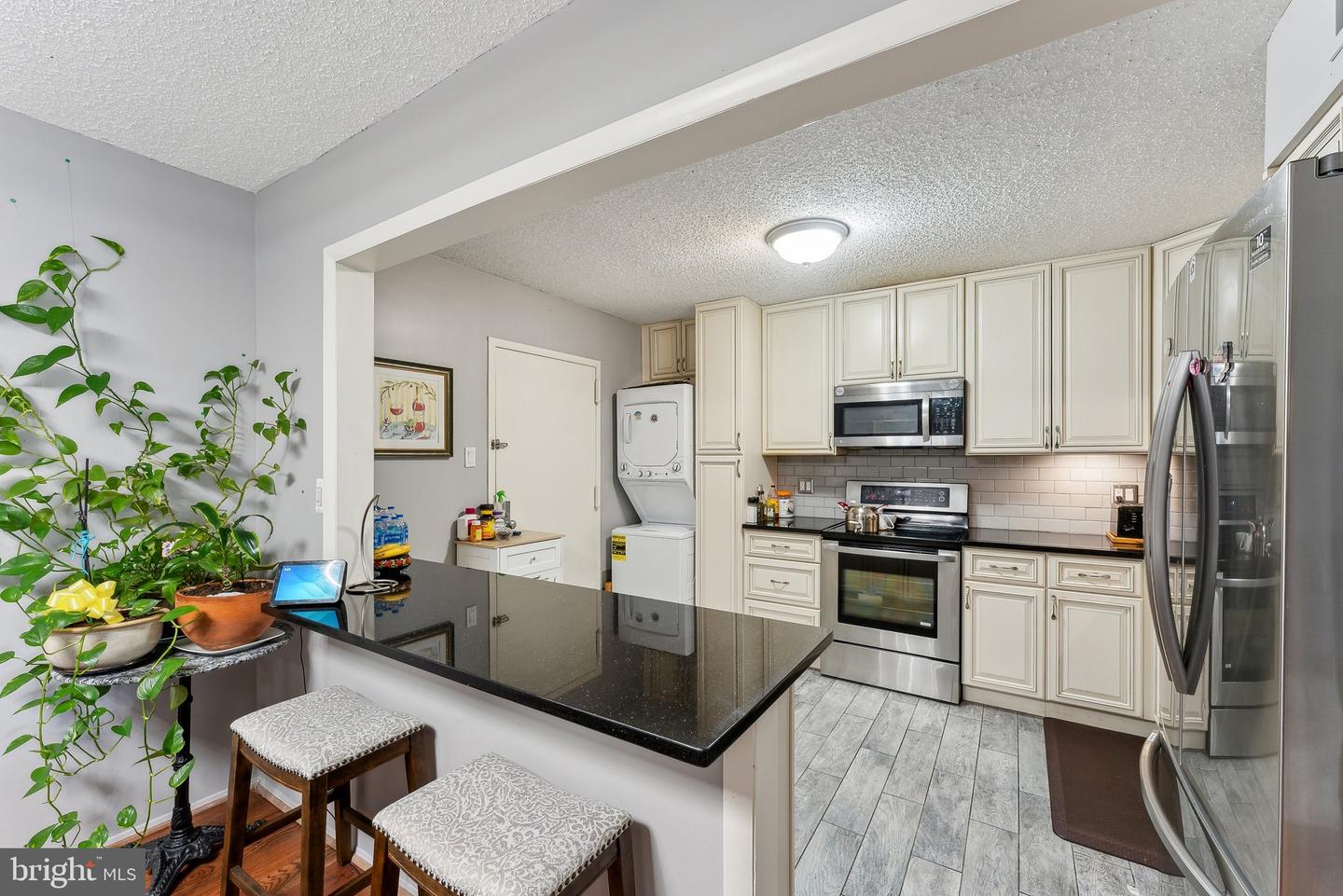 1800 OLD MEADOW RD #1204, MCLEAN, Virginia 22102, 2 Bedrooms Bedrooms, ,2 BathroomsBathrooms,Residential,For sale,1800 OLD MEADOW RD #1204,VAFX2276100 MLS # VAFX2276100