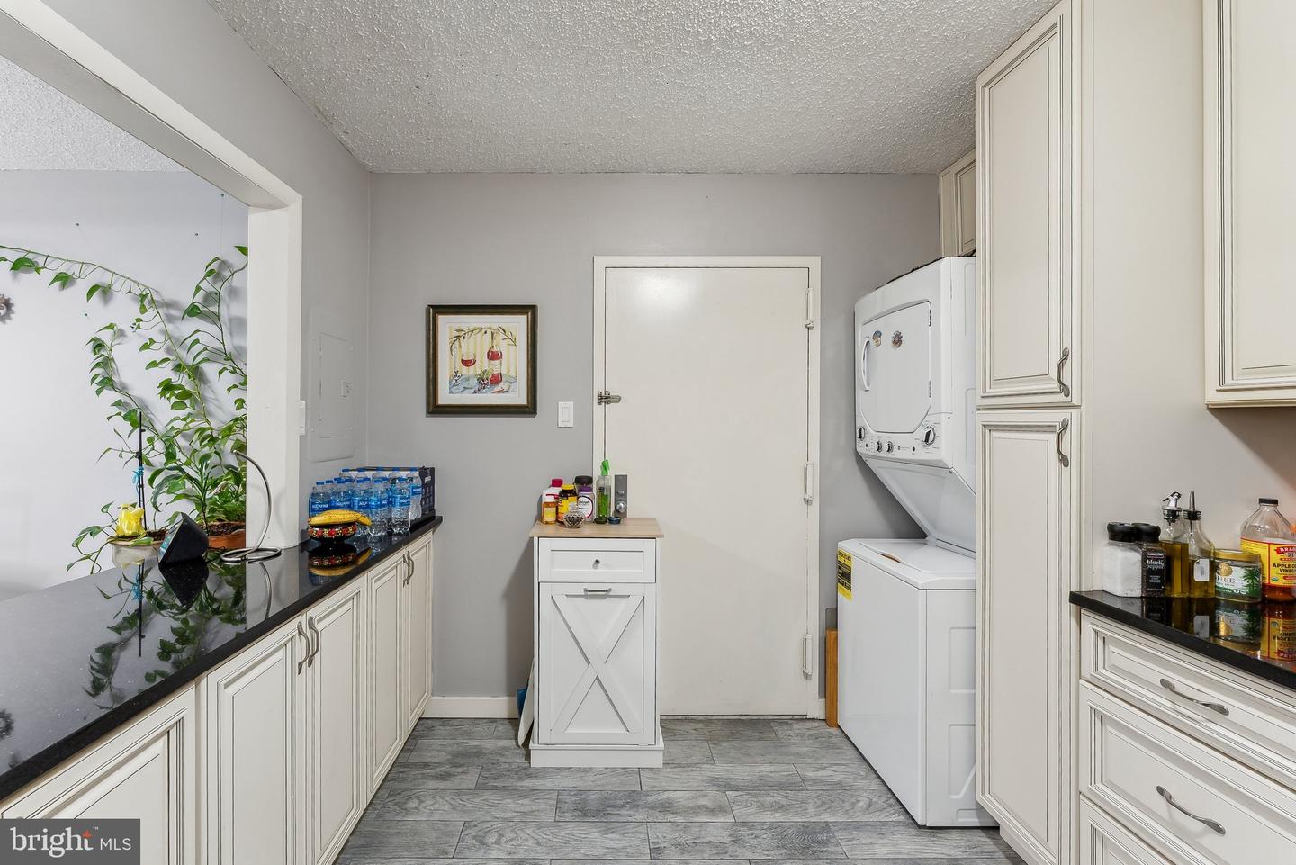 1800 OLD MEADOW RD #1204, MCLEAN, Virginia 22102, 2 Bedrooms Bedrooms, ,2 BathroomsBathrooms,Residential,For sale,1800 OLD MEADOW RD #1204,VAFX2276100 MLS # VAFX2276100