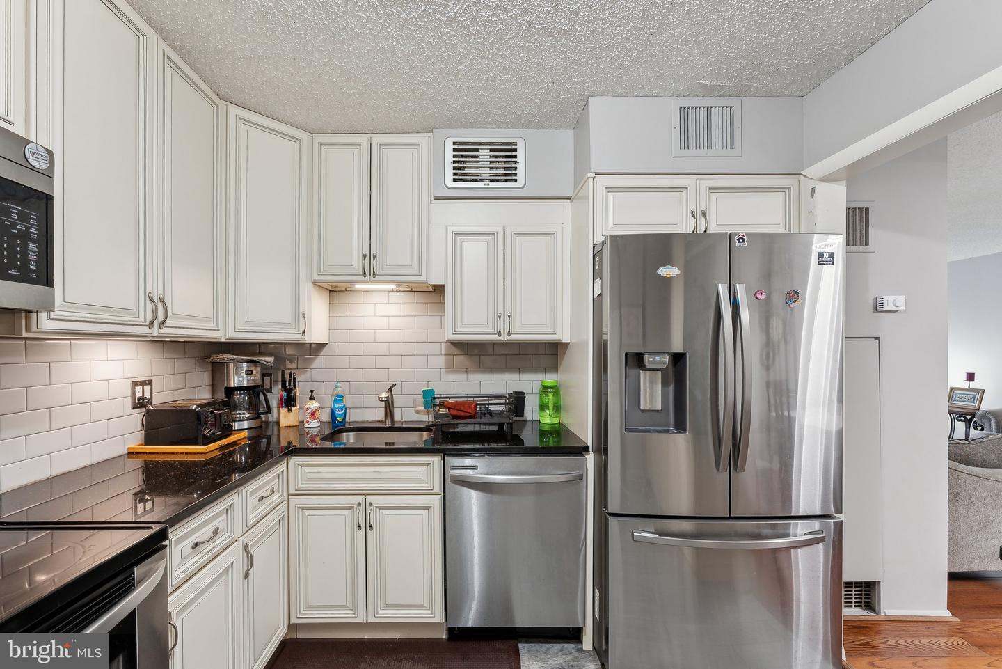 1800 OLD MEADOW RD #1204, MCLEAN, Virginia 22102, 2 Bedrooms Bedrooms, ,2 BathroomsBathrooms,Residential,For sale,1800 OLD MEADOW RD #1204,VAFX2276100 MLS # VAFX2276100