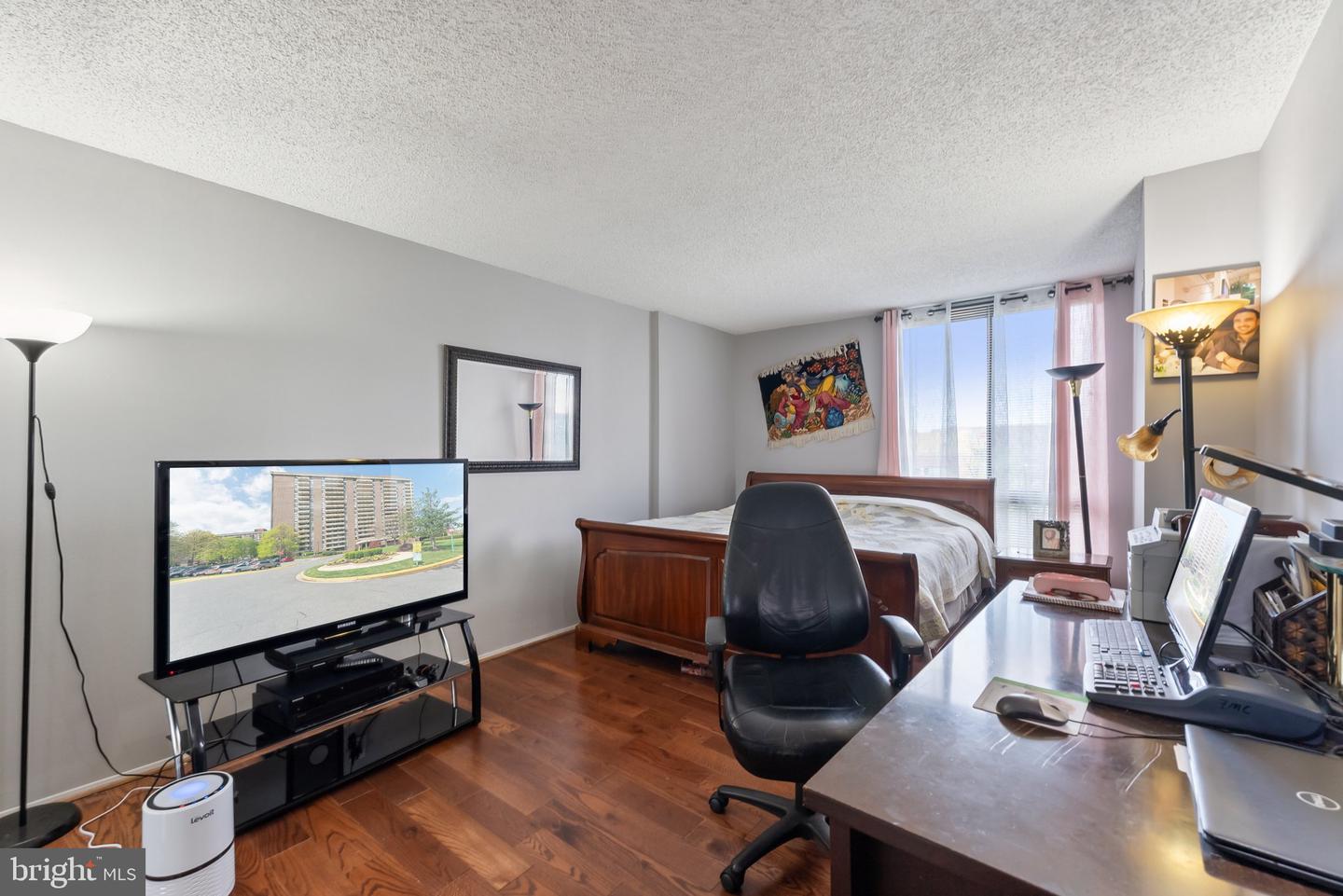 1800 OLD MEADOW RD #1204, MCLEAN, Virginia 22102, 2 Bedrooms Bedrooms, ,2 BathroomsBathrooms,Residential,For sale,1800 OLD MEADOW RD #1204,VAFX2276100 MLS # VAFX2276100