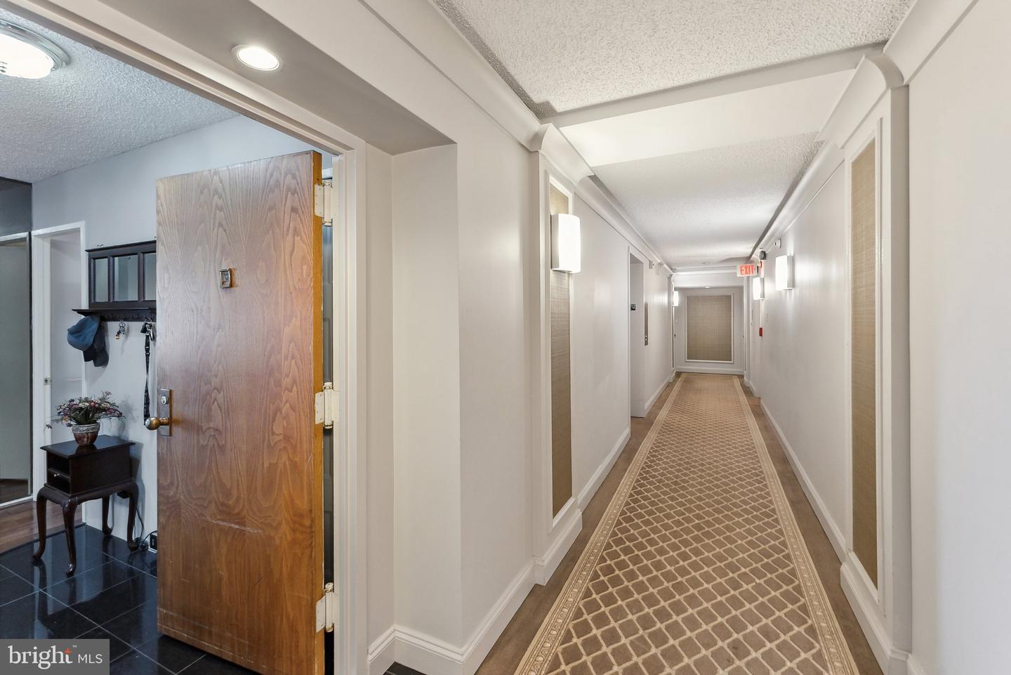 1800 OLD MEADOW RD #1204, MCLEAN, Virginia 22102, 2 Bedrooms Bedrooms, ,2 BathroomsBathrooms,Residential,For sale,1800 OLD MEADOW RD #1204,VAFX2276100 MLS # VAFX2276100