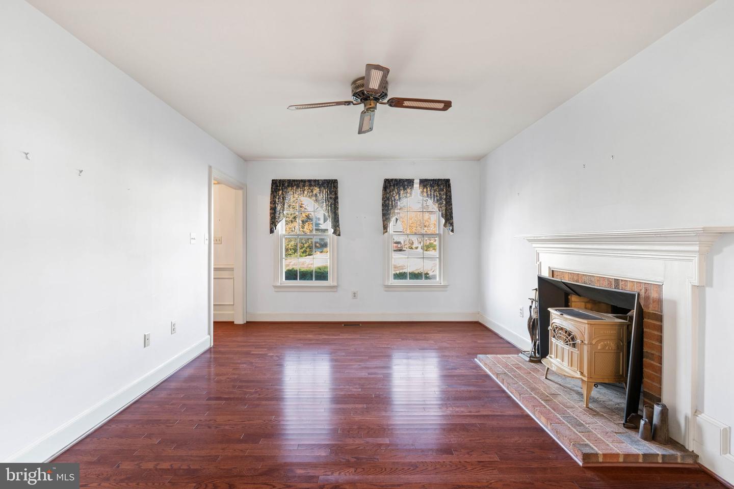 13813 FOGGY HILLS CT, CLIFTON, Virginia 20124, 4 Bedrooms Bedrooms, ,2 BathroomsBathrooms,Residential,For sale,13813 FOGGY HILLS CT,VAFX2276164 MLS # VAFX2276164 13813 FOGGY HILLS CT, CLIFTON, Virginia 20124, 4 Bedrooms Bedrooms, ,2 BathroomsBathrooms,Residential,For sale,13813 FOGGY HILLS CT,VAFX2276164 MLS # VAFX2276164