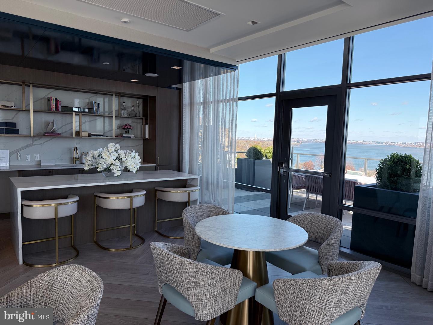 1201 N ROYAL ST #206, ALEXANDRIA, Virginia 22314, 2 Bedrooms Bedrooms, ,2 BathroomsBathrooms,Residential,For sale,1201 N ROYAL ST #206,VAAX2051270 MLS # VAAX2051270