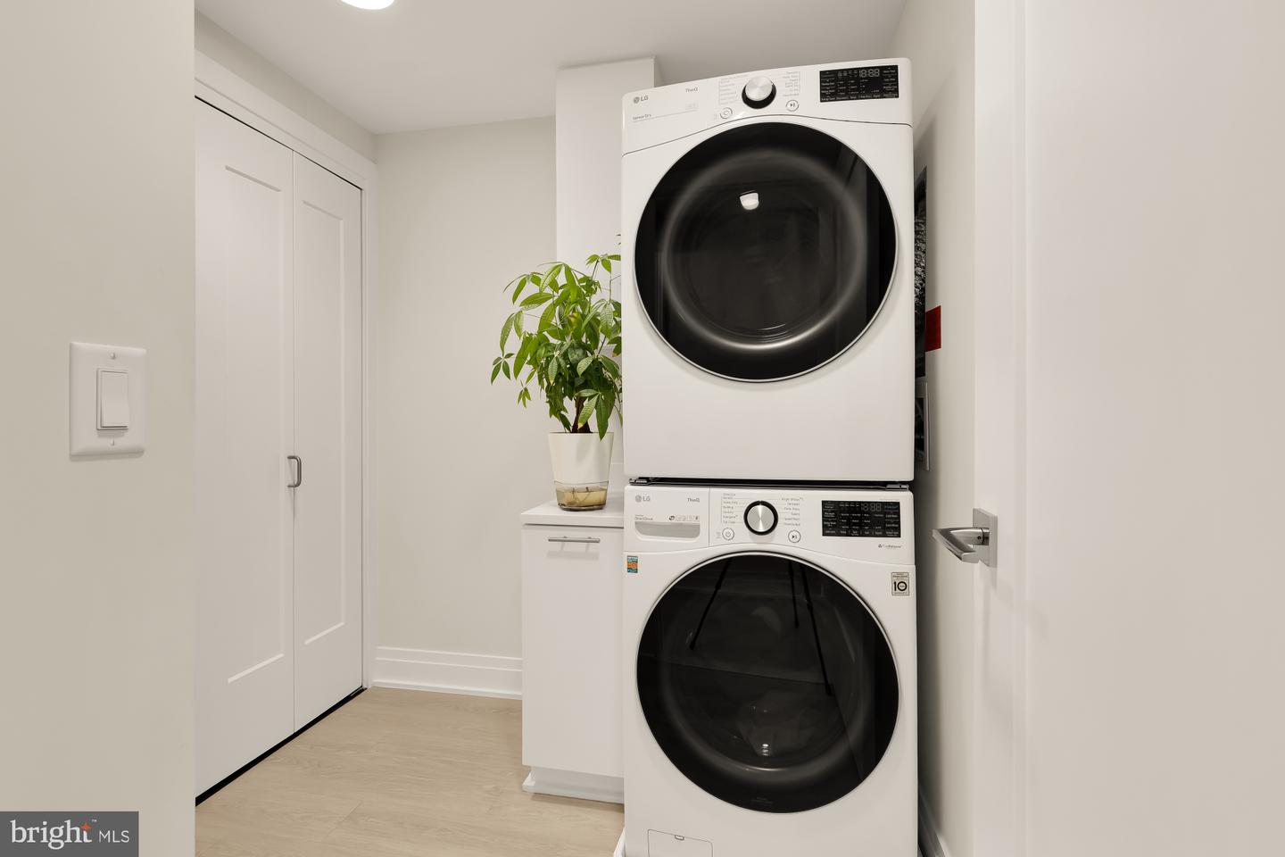 1201 N ROYAL ST #206, ALEXANDRIA, Virginia 22314, 2 Bedrooms Bedrooms, ,2 BathroomsBathrooms,Residential,For sale,1201 N ROYAL ST #206,VAAX2051270 MLS # VAAX2051270 1201 N ROYAL ST #206, ALEXANDRIA, Virginia 22314, 2 Bedrooms Bedrooms, ,2 BathroomsBathrooms,Residential,For sale,1201 N ROYAL ST #206,VAAX2051270 MLS # VAAX2051270