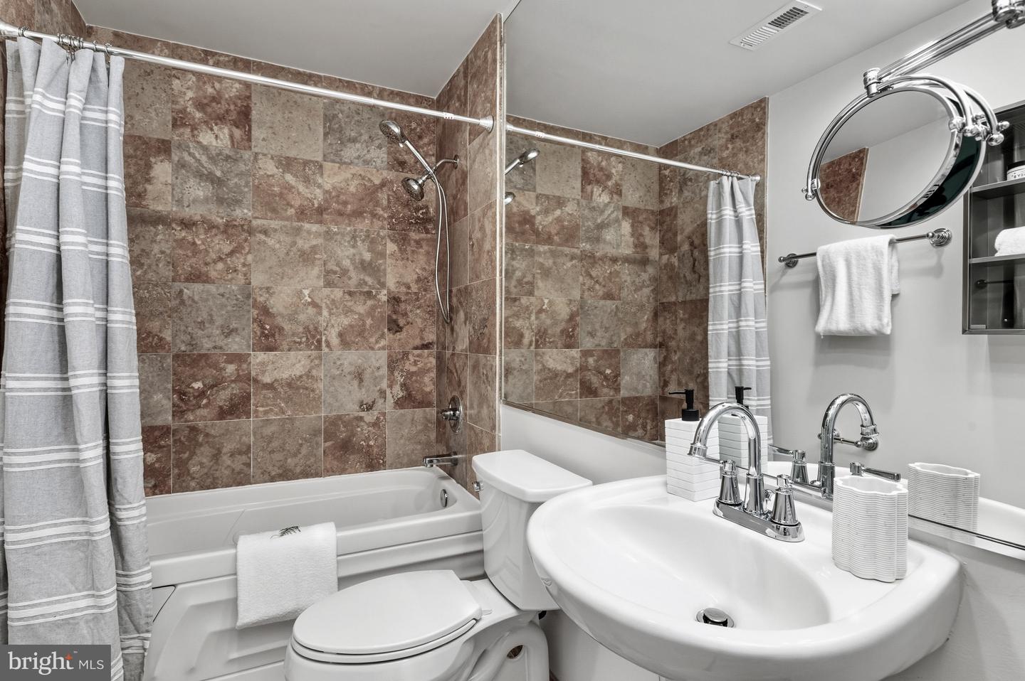 1300 13TH ST NW #801, WASHINGTON, District Of Columbia 20005, 3 Bedrooms Bedrooms, ,2 BathroomsBathrooms,Residential,For sale,1300 13TH ST NW #801,DCDC2229704 MLS # DCDC2229704 1300 13TH ST NW #801, WASHINGTON, District Of Columbia 20005, 3 Bedrooms Bedrooms, ,2 BathroomsBathrooms,Residential,For sale,1300 13TH ST NW #801,DCDC2229704 MLS # DCDC2229704