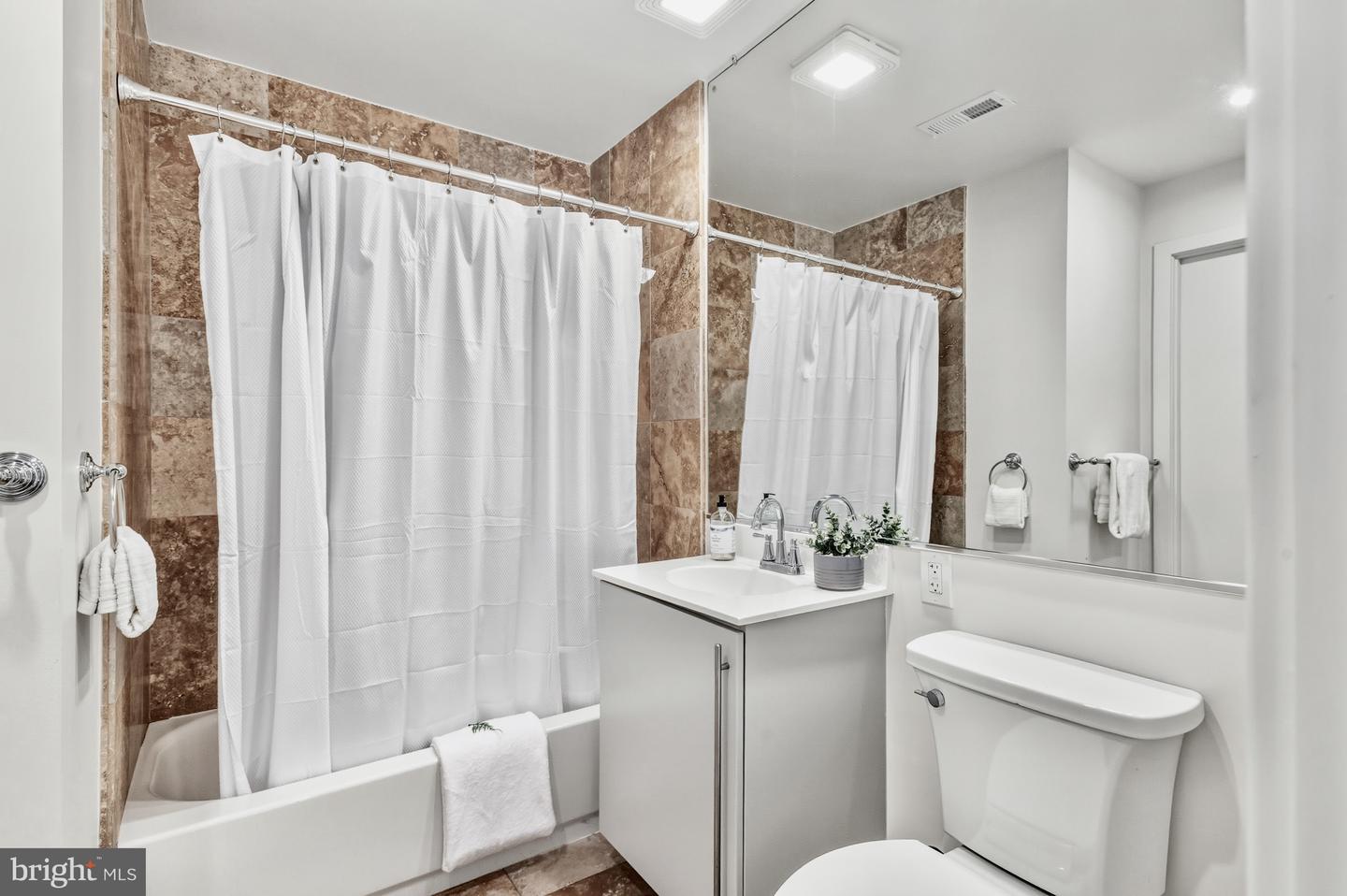 1300 13TH ST NW #801, WASHINGTON, District Of Columbia 20005, 3 Bedrooms Bedrooms, ,2 BathroomsBathrooms,Residential,For sale,1300 13TH ST NW #801,DCDC2229704 MLS # DCDC2229704 1300 13TH ST NW #801, WASHINGTON, District Of Columbia 20005, 3 Bedrooms Bedrooms, ,2 BathroomsBathrooms,Residential,For sale,1300 13TH ST NW #801,DCDC2229704 MLS # DCDC2229704