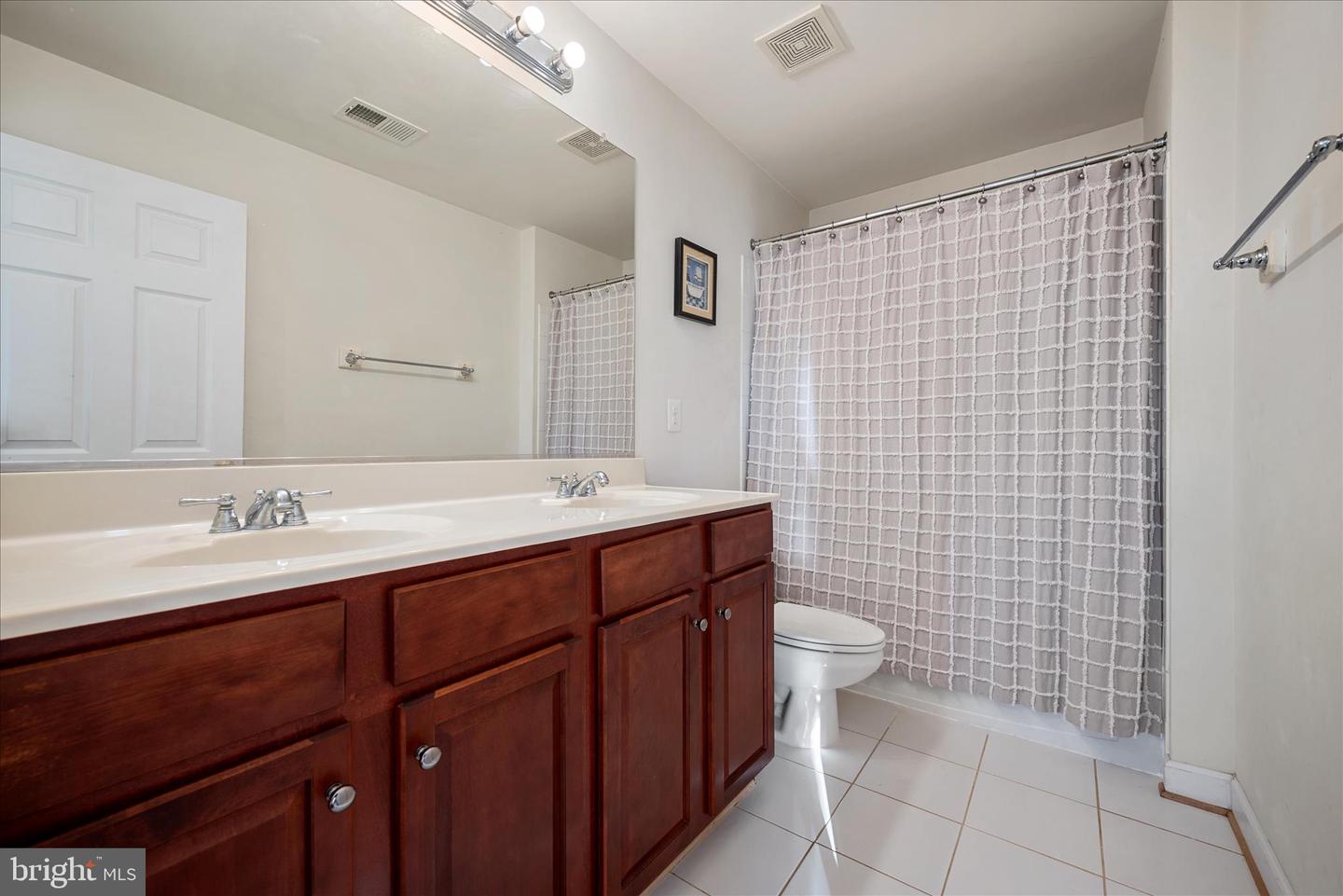 5051 RIDGE VIEW CT, JEFFERSONTON, Virginia 22724, 5 Bedrooms Bedrooms, ,3 BathroomsBathrooms,Residential,For sale,5051 RIDGE VIEW CT,VACU2011984 MLS # VACU2011984