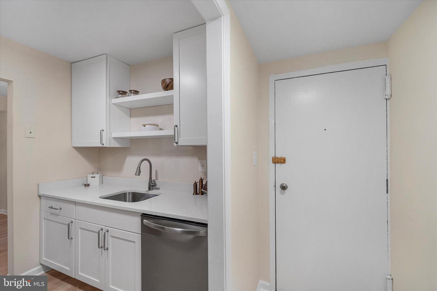 3961 LYNDHURST DR #103, FAIRFAX, Virginia 22031, 2 Bedrooms Bedrooms, ,1 BathroomBathrooms,Residential,For sale,3961 LYNDHURST DR #103,VAFC2007298 MLS # VAFC2007298 3961 LYNDHURST DR #103, FAIRFAX, Virginia 22031, 2 Bedrooms Bedrooms, ,1 BathroomBathrooms,Residential,For sale,3961 LYNDHURST DR #103,VAFC2007298 MLS # VAFC2007298