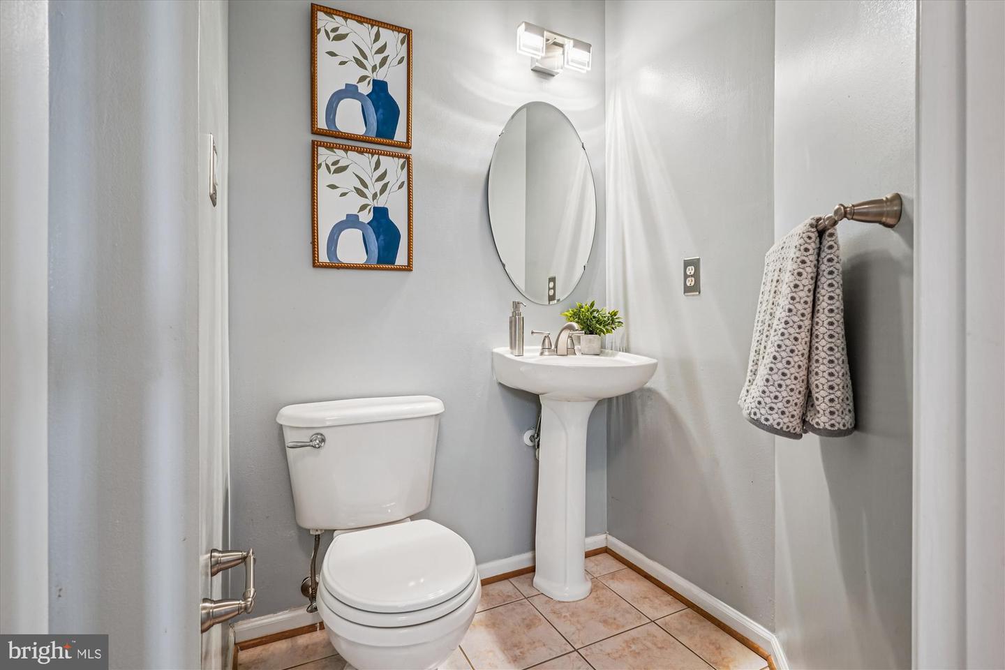 2711 MANHATTAN PL, VIENNA, Virginia 22180, 3 Bedrooms Bedrooms, 12 Rooms Rooms,3 BathroomsBathrooms,Residential,For sale,2711 MANHATTAN PL,VAFX2278002 MLS # VAFX2278002