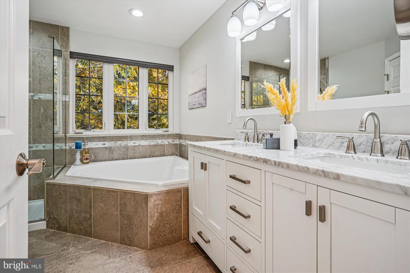 2711 MANHATTAN PL, VIENNA, Virginia 22180, 3 Bedrooms Bedrooms, 12 Rooms Rooms,3 BathroomsBathrooms,Residential,For sale,2711 MANHATTAN PL,VAFX2278002 MLS # VAFX2278002