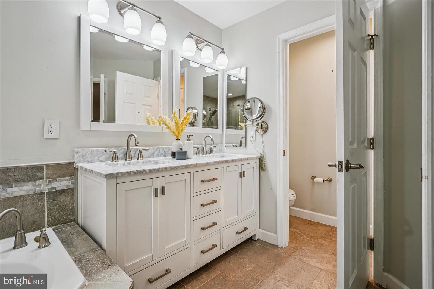 2711 MANHATTAN PL, VIENNA, Virginia 22180, 3 Bedrooms Bedrooms, 12 Rooms Rooms,3 BathroomsBathrooms,Residential,For sale,2711 MANHATTAN PL,VAFX2278002 MLS # VAFX2278002