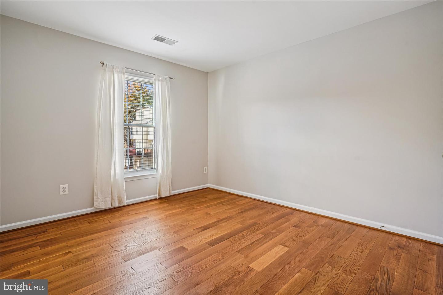 2711 MANHATTAN PL, VIENNA, Virginia 22180, 3 Bedrooms Bedrooms, 12 Rooms Rooms,3 BathroomsBathrooms,Residential,For sale,2711 MANHATTAN PL,VAFX2278002 MLS # VAFX2278002