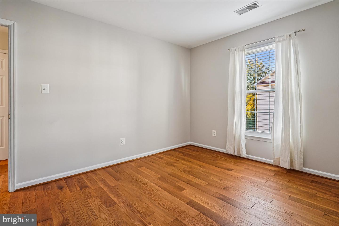 2711 MANHATTAN PL, VIENNA, Virginia 22180, 3 Bedrooms Bedrooms, 12 Rooms Rooms,3 BathroomsBathrooms,Residential,For sale,2711 MANHATTAN PL,VAFX2278002 MLS # VAFX2278002