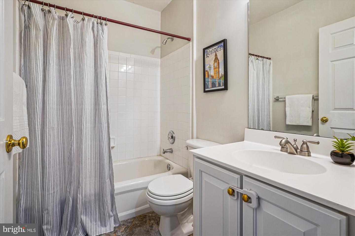 2711 MANHATTAN PL, VIENNA, Virginia 22180, 3 Bedrooms Bedrooms, 12 Rooms Rooms,3 BathroomsBathrooms,Residential,For sale,2711 MANHATTAN PL,VAFX2278002 MLS # VAFX2278002