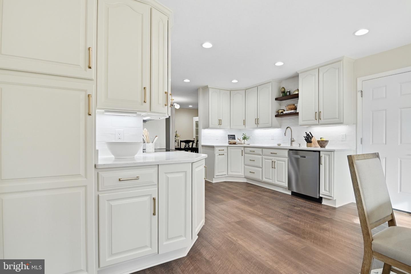 11302 ALMS HOUSE CT, FAIRFAX STATION, Virginia 22039, 5 Bedrooms Bedrooms, ,3 BathroomsBathrooms,Residential,For sale,11302 ALMS HOUSE CT,VAFX2278032 MLS # VAFX2278032