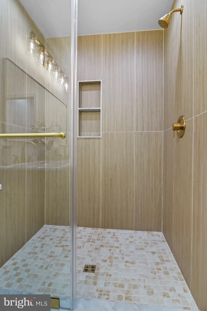 11302 ALMS HOUSE CT, FAIRFAX STATION, Virginia 22039, 5 Bedrooms Bedrooms, ,3 BathroomsBathrooms,Residential,For sale,11302 ALMS HOUSE CT,VAFX2278032 MLS # VAFX2278032