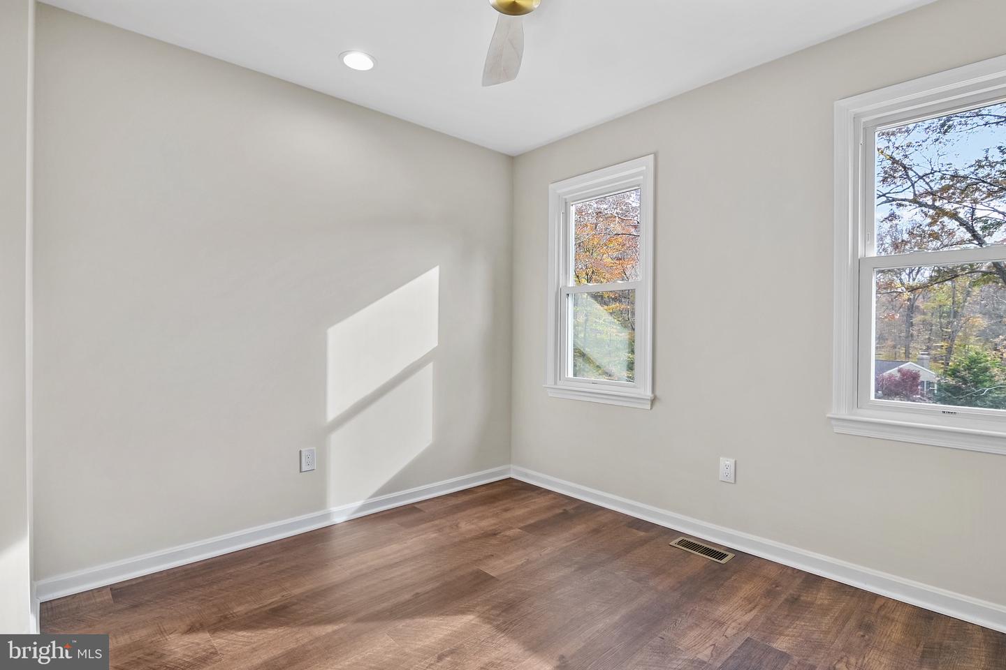 11302 ALMS HOUSE CT, FAIRFAX STATION, Virginia 22039, 5 Bedrooms Bedrooms, ,3 BathroomsBathrooms,Residential,For sale,11302 ALMS HOUSE CT,VAFX2278032 MLS # VAFX2278032