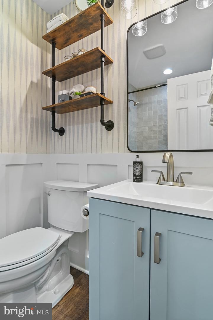 11302 ALMS HOUSE CT, FAIRFAX STATION, Virginia 22039, 5 Bedrooms Bedrooms, ,3 BathroomsBathrooms,Residential,For sale,11302 ALMS HOUSE CT,VAFX2278032 MLS # VAFX2278032