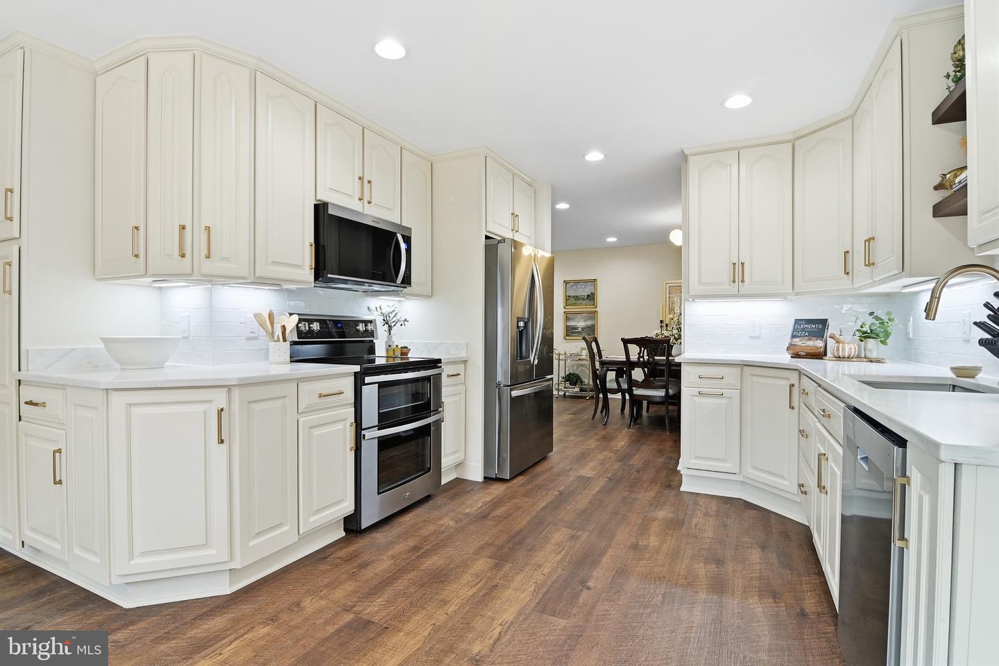 11302 ALMS HOUSE CT, FAIRFAX STATION, Virginia 22039, 5 Bedrooms Bedrooms, ,3 BathroomsBathrooms,Residential,For sale,11302 ALMS HOUSE CT,VAFX2278032 MLS # VAFX2278032