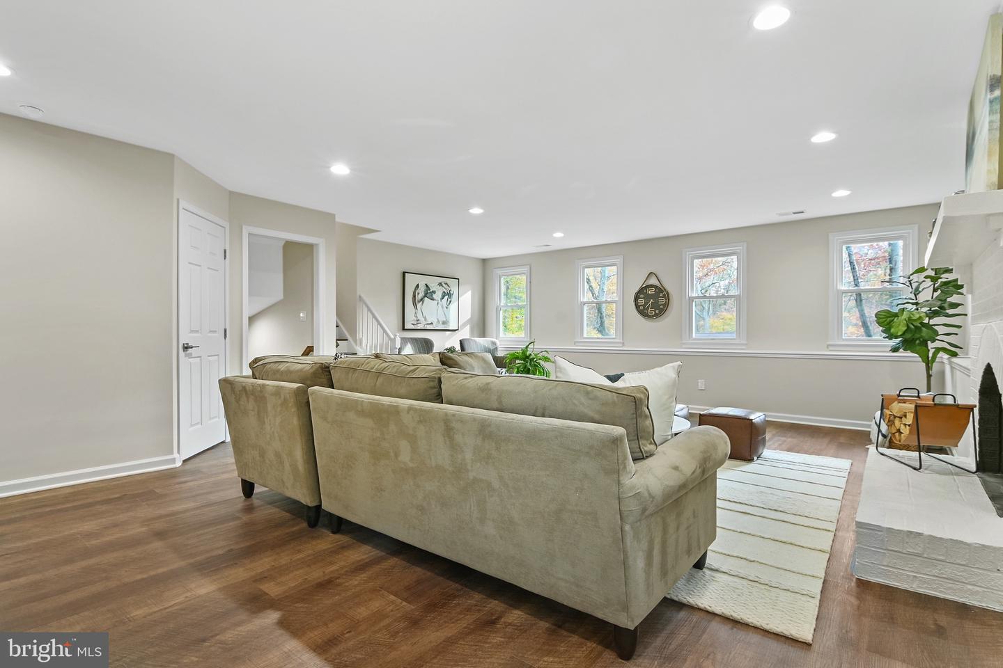 11302 ALMS HOUSE CT, FAIRFAX STATION, Virginia 22039, 5 Bedrooms Bedrooms, ,3 BathroomsBathrooms,Residential,For sale,11302 ALMS HOUSE CT,VAFX2278032 MLS # VAFX2278032