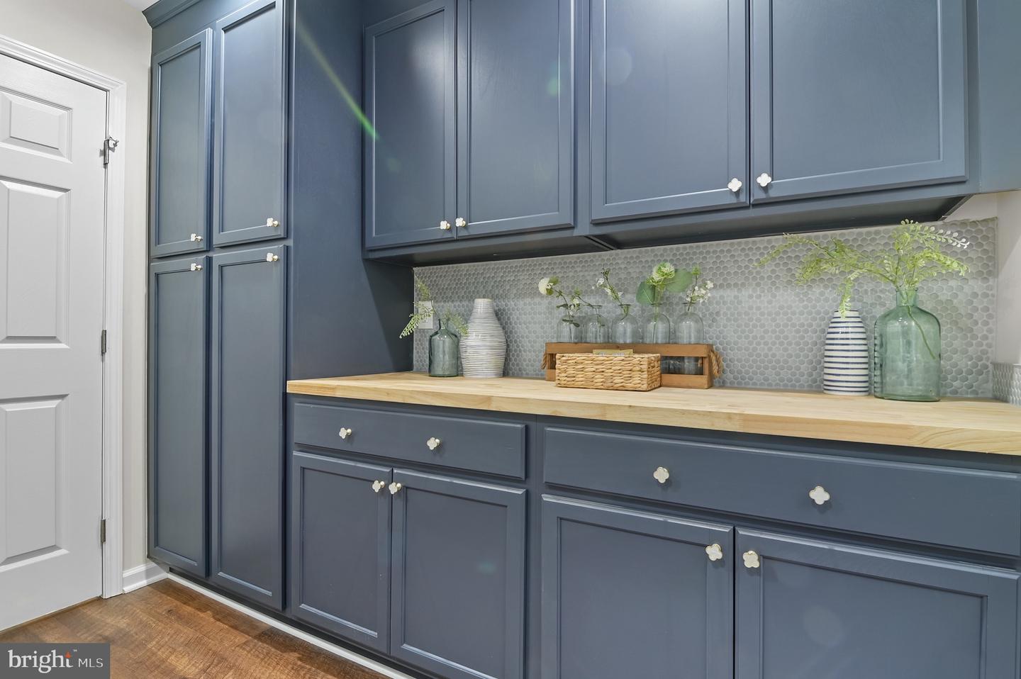 11302 ALMS HOUSE CT, FAIRFAX STATION, Virginia 22039, 5 Bedrooms Bedrooms, ,3 BathroomsBathrooms,Residential,For sale,11302 ALMS HOUSE CT,VAFX2278032 MLS # VAFX2278032