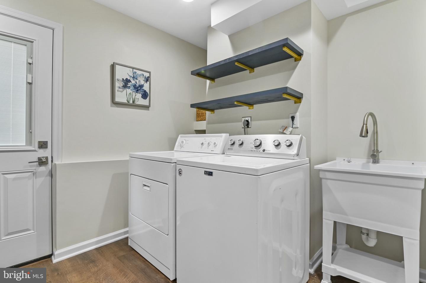 11302 ALMS HOUSE CT, FAIRFAX STATION, Virginia 22039, 5 Bedrooms Bedrooms, ,3 BathroomsBathrooms,Residential,For sale,11302 ALMS HOUSE CT,VAFX2278032 MLS # VAFX2278032