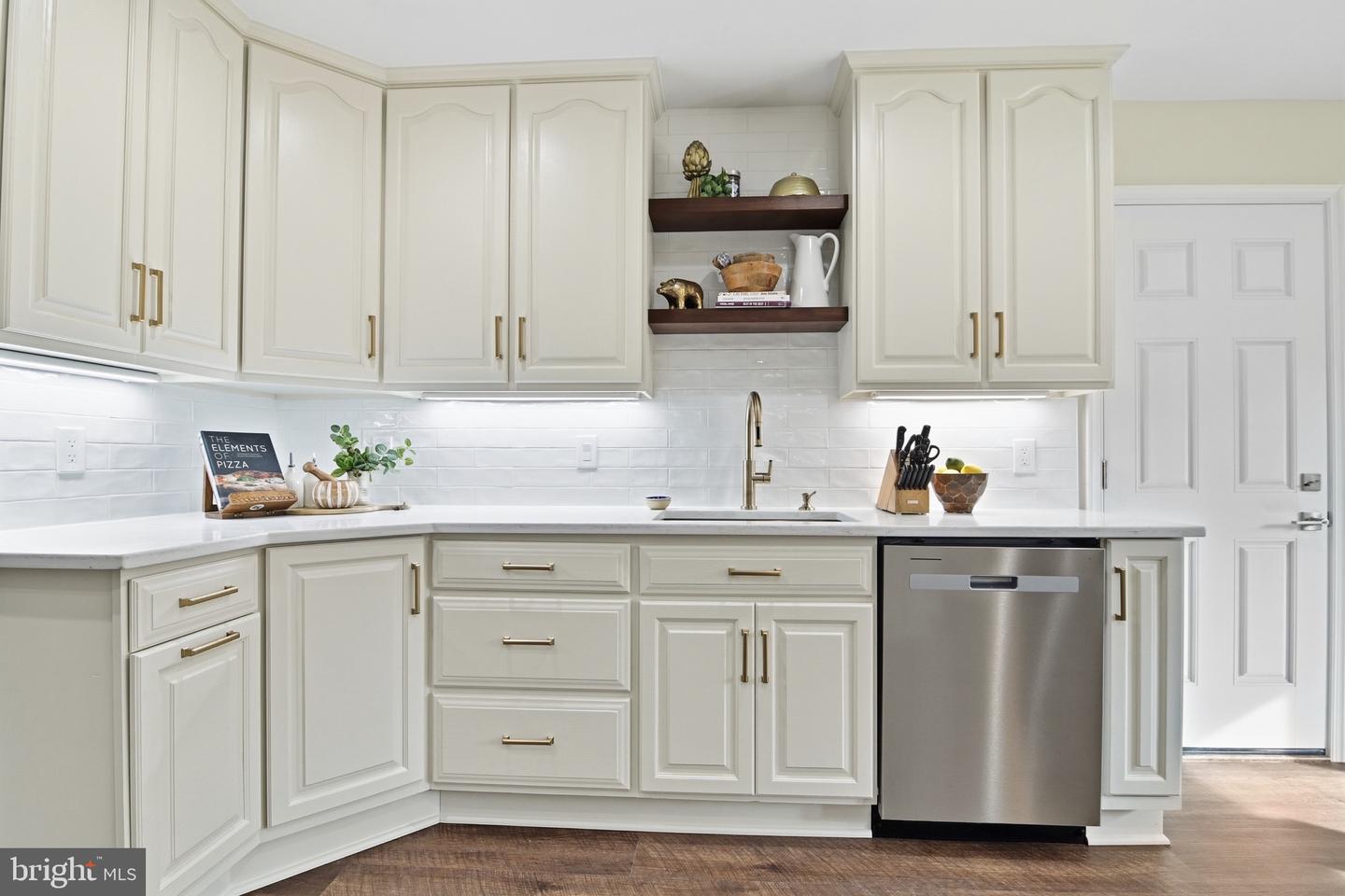 11302 ALMS HOUSE CT, FAIRFAX STATION, Virginia 22039, 5 Bedrooms Bedrooms, ,3 BathroomsBathrooms,Residential,For sale,11302 ALMS HOUSE CT,VAFX2278032 MLS # VAFX2278032