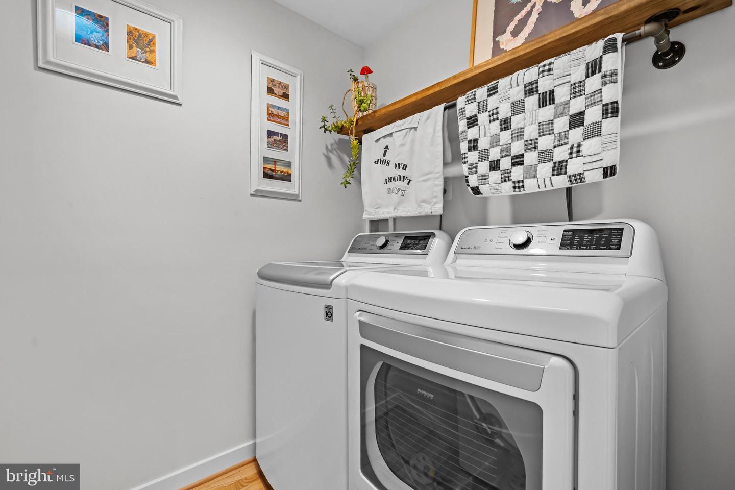 310 N OAK ST, FALLS CHURCH, Virginia 22046, 4 Bedrooms Bedrooms, ,2 BathroomsBathrooms,Residential,For sale,310 N OAK ST,VAFA2003428 MLS # VAFA2003428 310 N OAK ST, FALLS CHURCH, Virginia 22046, 4 Bedrooms Bedrooms, ,2 BathroomsBathrooms,Residential,For sale,310 N OAK ST,VAFA2003428 MLS # VAFA2003428