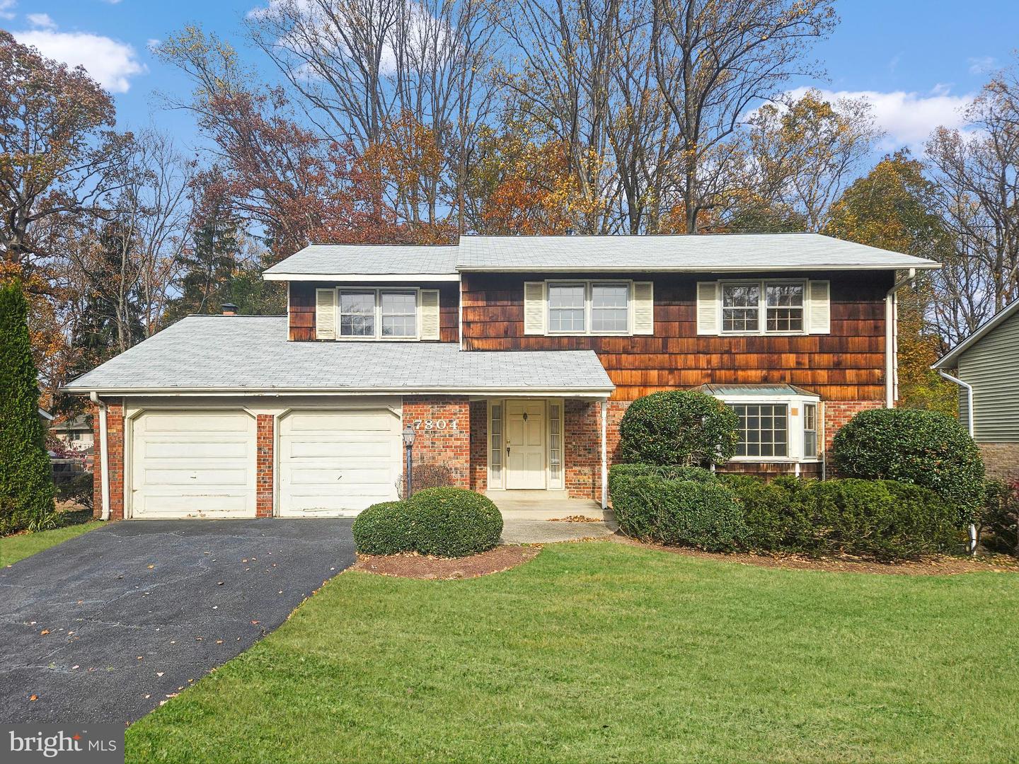 7804 CARRLEIGH PKWY, SPRINGFIELD, Virginia 22152, 4 Bedrooms Bedrooms, 7 Rooms Rooms,2 BathroomsBathrooms,Residential,For sale,7804 CARRLEIGH PKWY,VAFX2278174 MLS # VAFX2278174