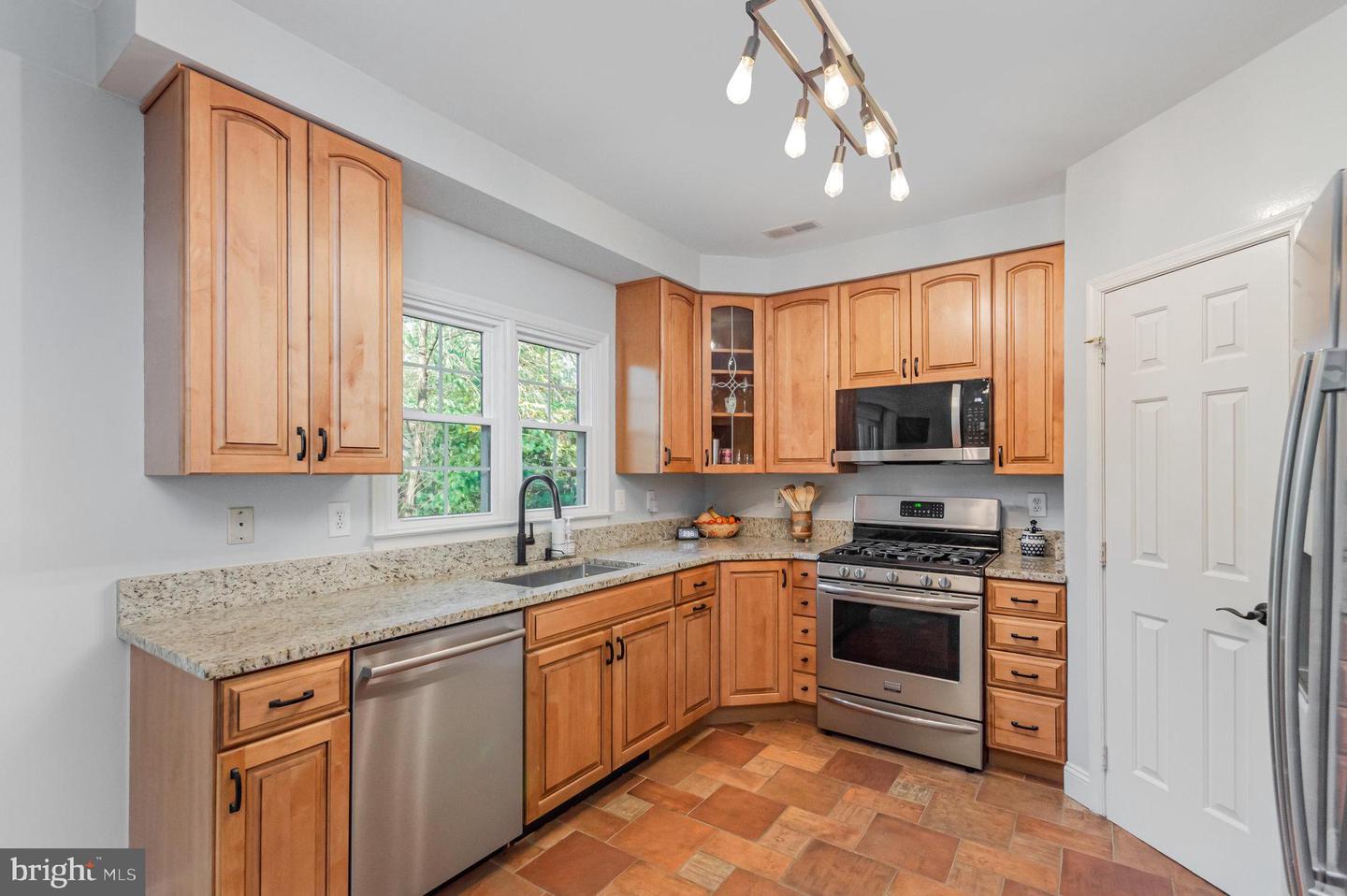 7039 KINGS MANOR DR, ALEXANDRIA, Virginia 22315, 3 Bedrooms Bedrooms, ,3 BathroomsBathrooms,Residential,For sale,7039 KINGS MANOR DR,VAFX2278192 MLS # VAFX2278192