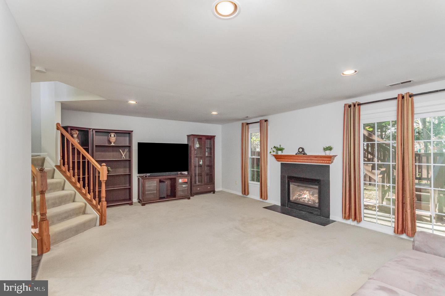 7039 KINGS MANOR DR, ALEXANDRIA, Virginia 22315, 3 Bedrooms Bedrooms, ,3 BathroomsBathrooms,Residential,For sale,7039 KINGS MANOR DR,VAFX2278192 MLS # VAFX2278192