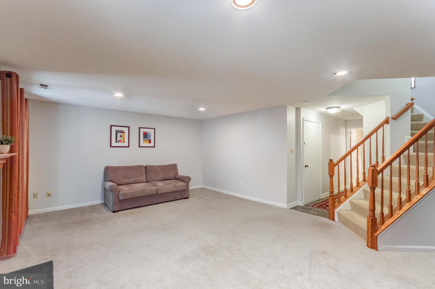 7039 KINGS MANOR DR, ALEXANDRIA, Virginia 22315, 3 Bedrooms Bedrooms, ,3 BathroomsBathrooms,Residential,For sale,7039 KINGS MANOR DR,VAFX2278192 MLS # VAFX2278192