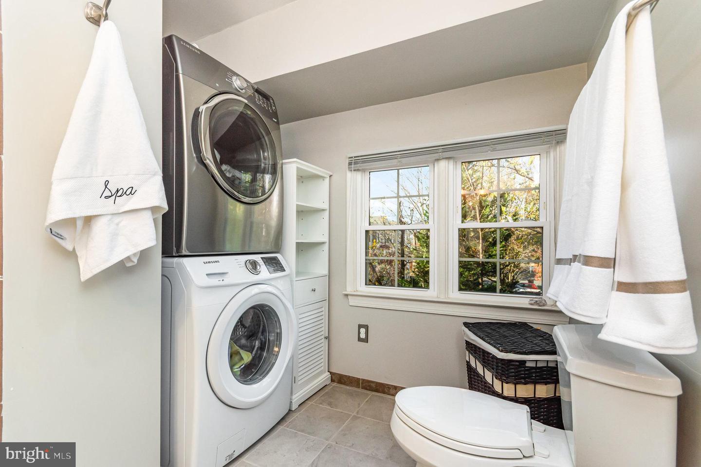 7039 KINGS MANOR DR, ALEXANDRIA, Virginia 22315, 3 Bedrooms Bedrooms, ,3 BathroomsBathrooms,Residential,For sale,7039 KINGS MANOR DR,VAFX2278192 MLS # VAFX2278192