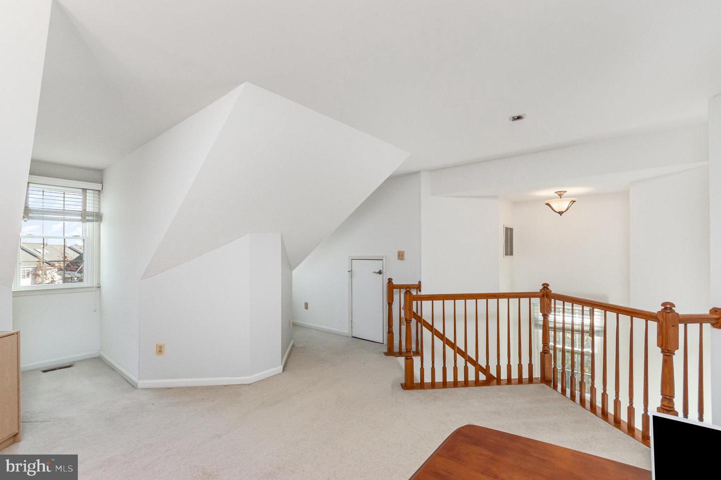 7039 KINGS MANOR DR, ALEXANDRIA, Virginia 22315, 3 Bedrooms Bedrooms, ,3 BathroomsBathrooms,Residential,For sale,7039 KINGS MANOR DR,VAFX2278192 MLS # VAFX2278192