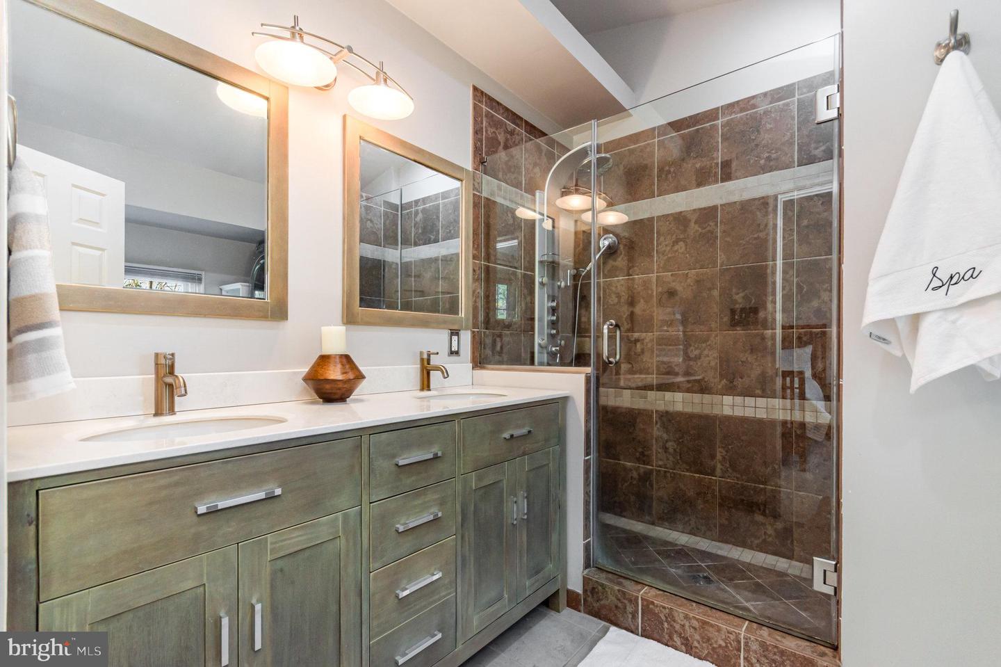 7039 KINGS MANOR DR, ALEXANDRIA, Virginia 22315, 3 Bedrooms Bedrooms, ,3 BathroomsBathrooms,Residential,For sale,7039 KINGS MANOR DR,VAFX2278192 MLS # VAFX2278192