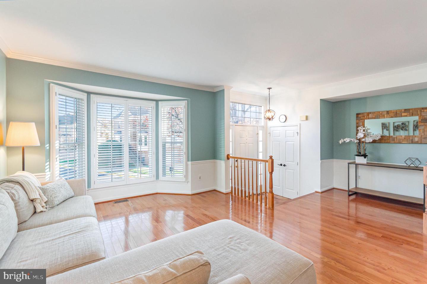 7039 KINGS MANOR DR, ALEXANDRIA, Virginia 22315, 3 Bedrooms Bedrooms, ,3 BathroomsBathrooms,Residential,For sale,7039 KINGS MANOR DR,VAFX2278192 MLS # VAFX2278192