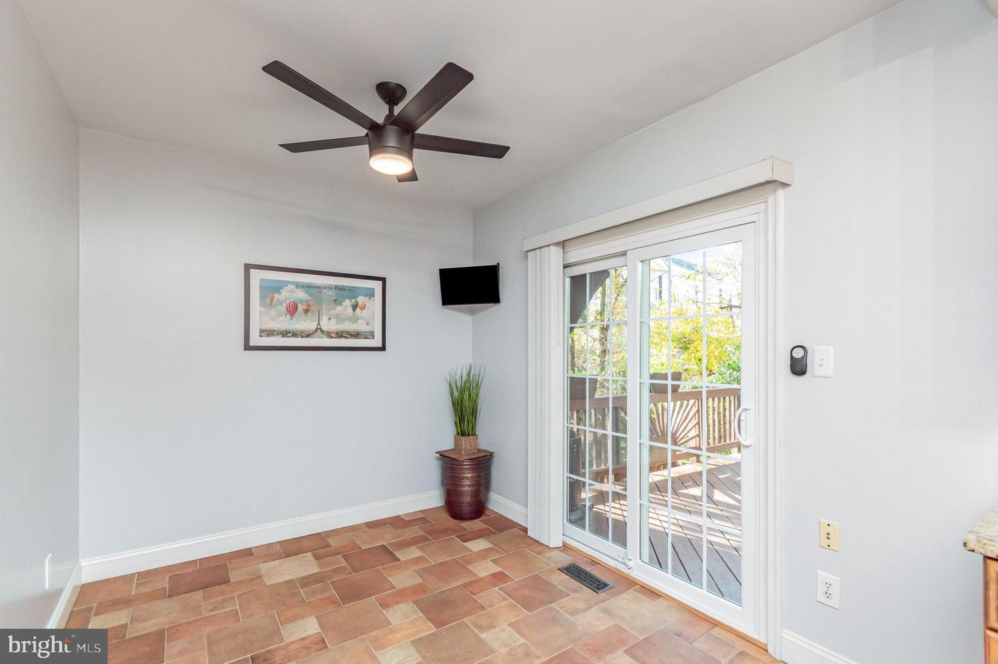 7039 KINGS MANOR DR, ALEXANDRIA, Virginia 22315, 3 Bedrooms Bedrooms, ,3 BathroomsBathrooms,Residential,For sale,7039 KINGS MANOR DR,VAFX2278192 MLS # VAFX2278192