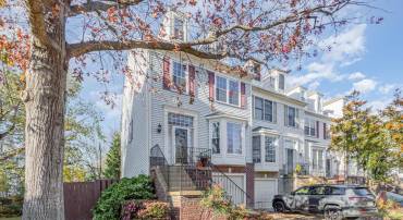 7039 KINGS MANOR DR, ALEXANDRIA, Virginia 22315, 3 Bedrooms Bedrooms, ,3 BathroomsBathrooms,Residential,For sale,7039 KINGS MANOR DR,VAFX2278192 MLS # VAFX2278192