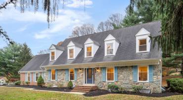 10333 HICKORY FOREST DR, OAKTON, Virginia 22124, 6 Bedrooms Bedrooms, ,5 BathroomsBathrooms,Residential,For sale,10333 HICKORY FOREST DR,VAFX2278196 MLS # VAFX2278196