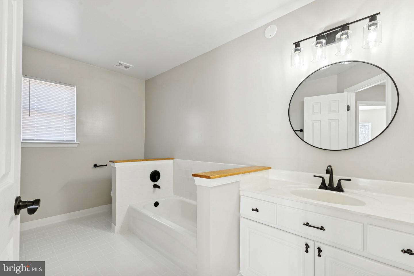 5208 QUIET PL, WOODBRIDGE, Virginia 22193, 4 Bedrooms Bedrooms, 8 Rooms Rooms,2 BathroomsBathrooms,Residential,For sale,5208 QUIET PL,VAPW2107454 MLS # VAPW2107454